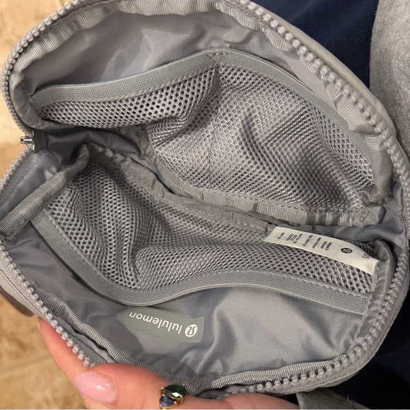 lululemon athletica women's Fanny pack / cross body - Picture 8 of 9